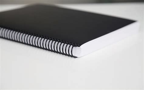 does staples spiral bind books: how does the choice of binding affect the durability and aesthetics of a book?